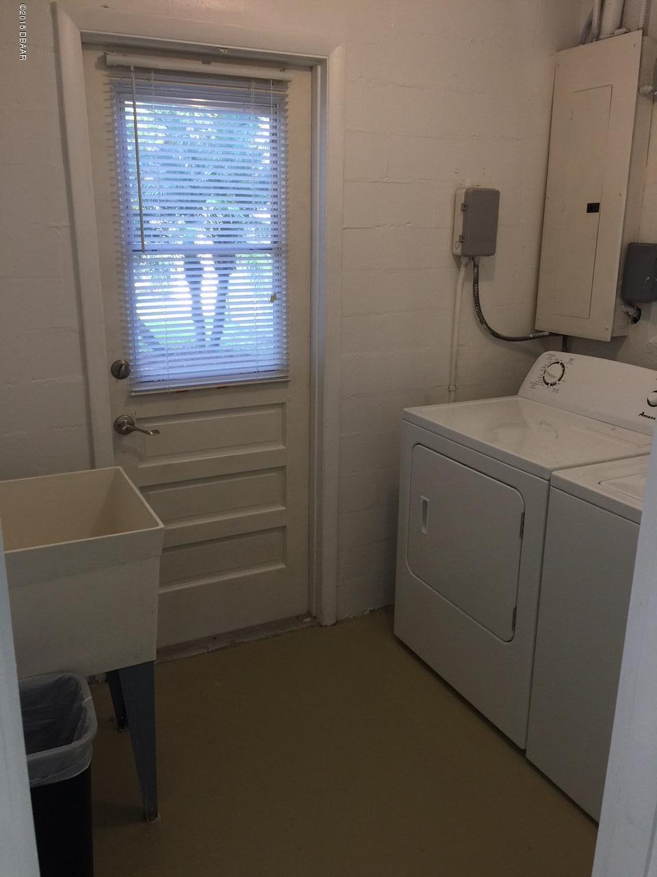 711 Taylor Road Port Orange, FL 32127 - Photo 10 of 12 Laundry