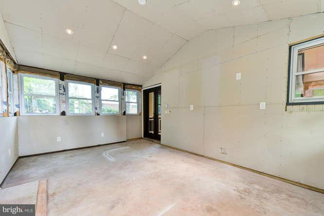 5918 Atteentee Road Springfield, VA 22150 - Photo 23 of 25 an empty room with large window