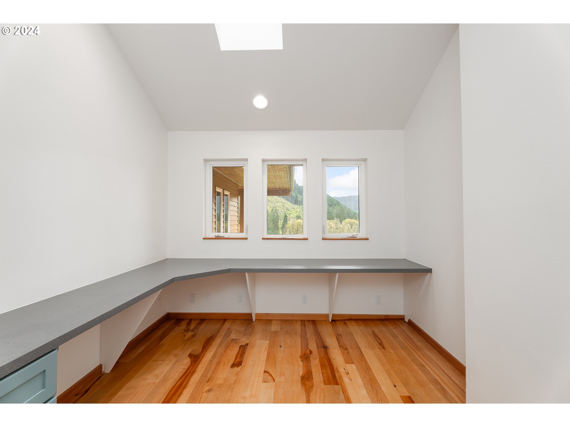 567 Skelly Road Yoncalla, OR 97499 - Photo 11 of 48 Gallery Image 11