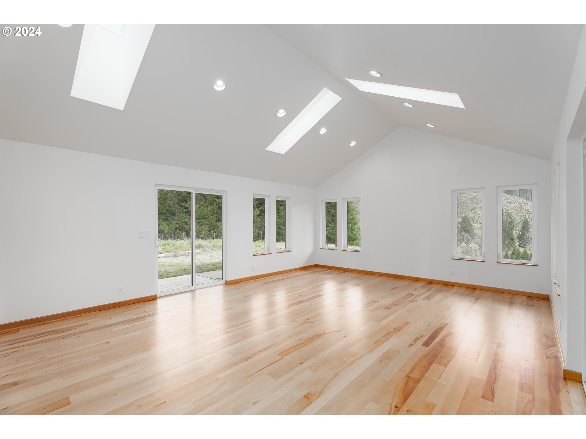 567 Skelly Road Yoncalla, OR 97499 - Photo 15 of 48 Gallery Image 15