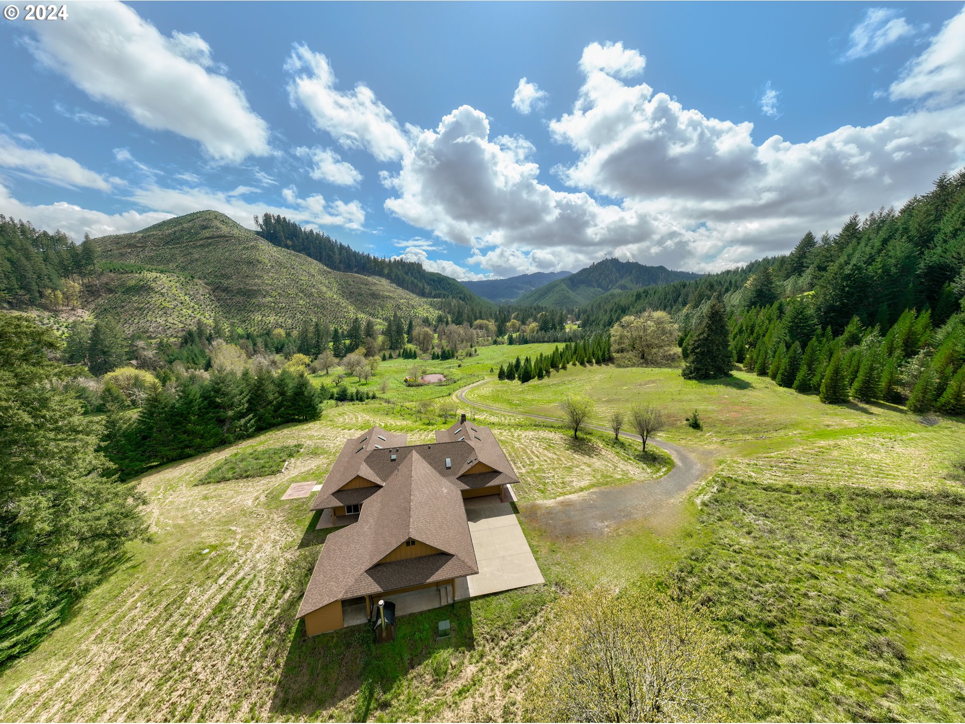 567 Skelly Road Yoncalla, OR 97499 - Photo 2 of 48 Gallery Image 2
