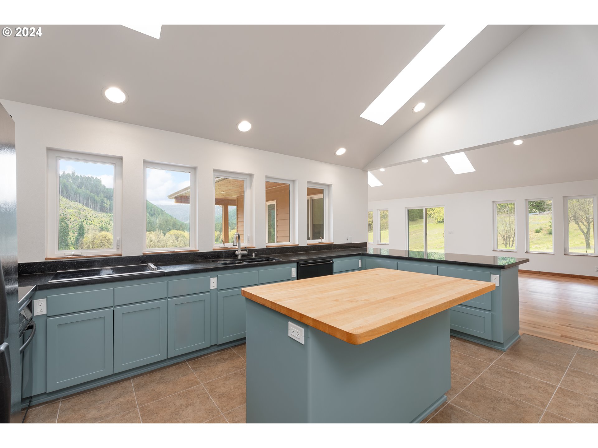 567 Skelly Road Yoncalla, OR 97499 - Photo 8 of 48 Gallery Image 8