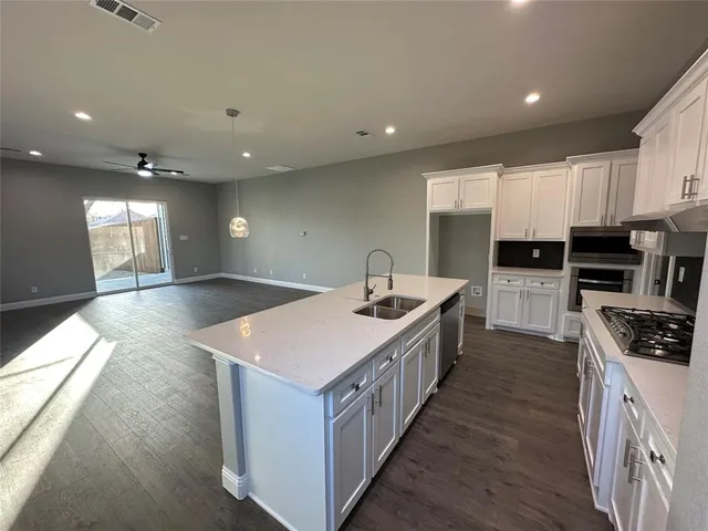 $3,700 | 415 South Glasgow Drive, Dallas, TX 75223