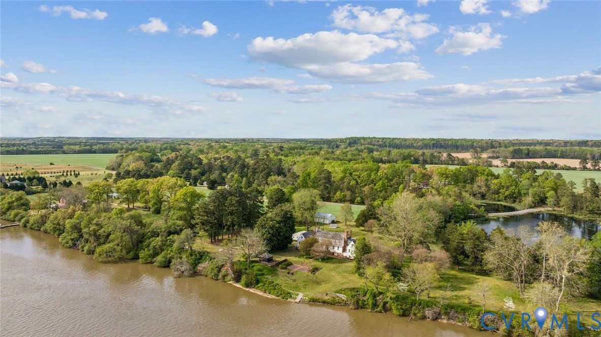 Airel view of Windsor Shades. 13+ acres on the Pam