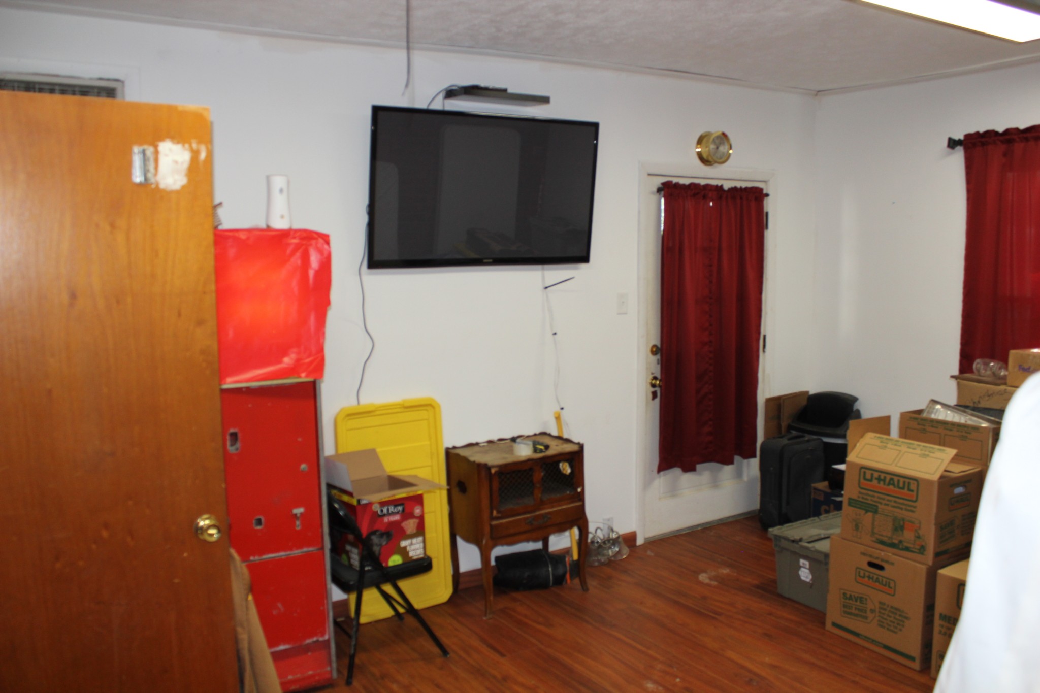 205 Locust Road Erin, TN 37061 - Photo 15 of 17 a workspace with furniture and wooden floor