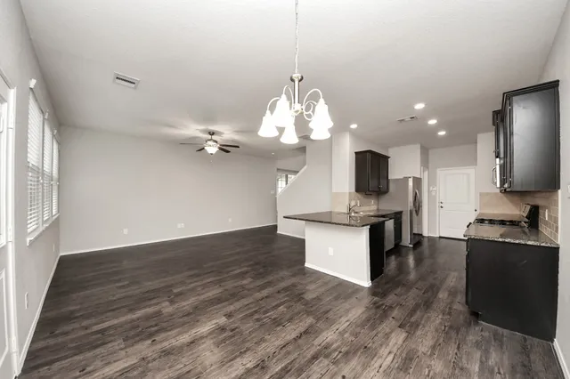 $1,800 | 16130 Beachside Place, Crosby, TX 77532