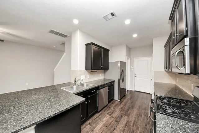 $1,800 | 16130 Beachside Place, Crosby, TX 77532