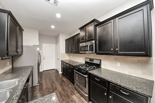 $1,800 | 16130 Beachside Place, Crosby, TX 77532