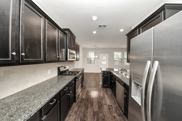 $1,800 | 16130 Beachside Place, Crosby, TX 77532