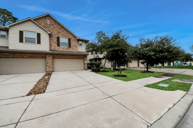 $1,800 | 16130 Beachside Place, Crosby, TX 77532