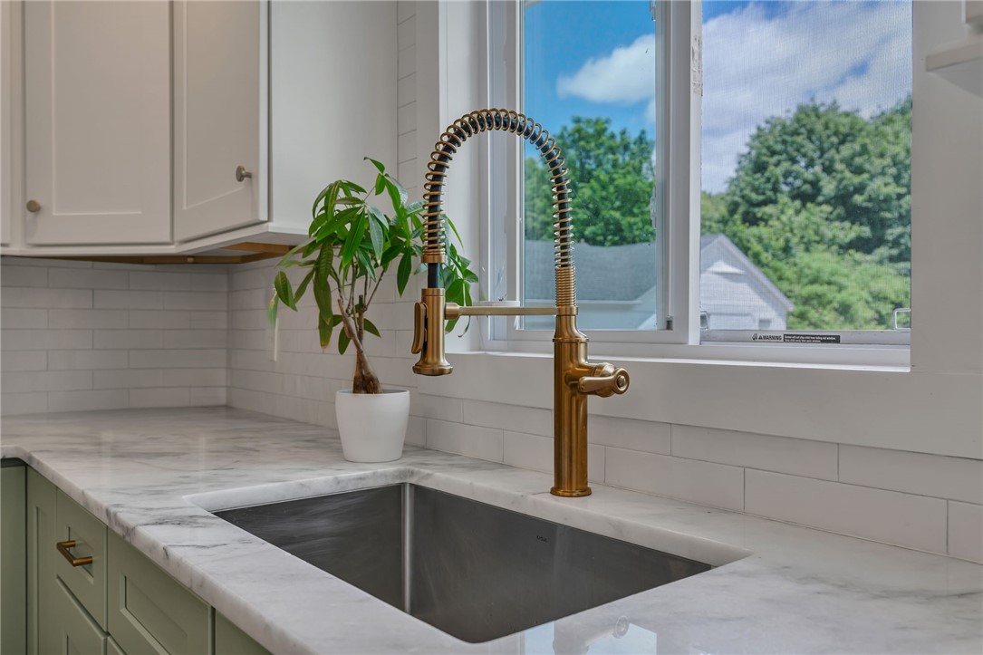 81 Bristol Ferry Road Portsmouth, RI 02871 - Photo 10 of 49