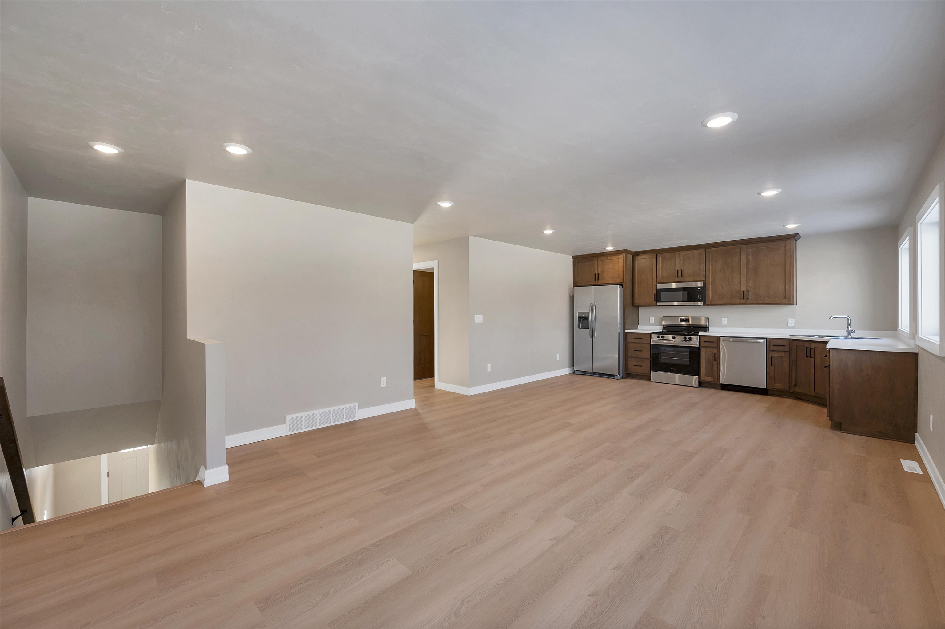 1230 Goodell Street Green Bay, WI 54301 - Photo 2 of 36