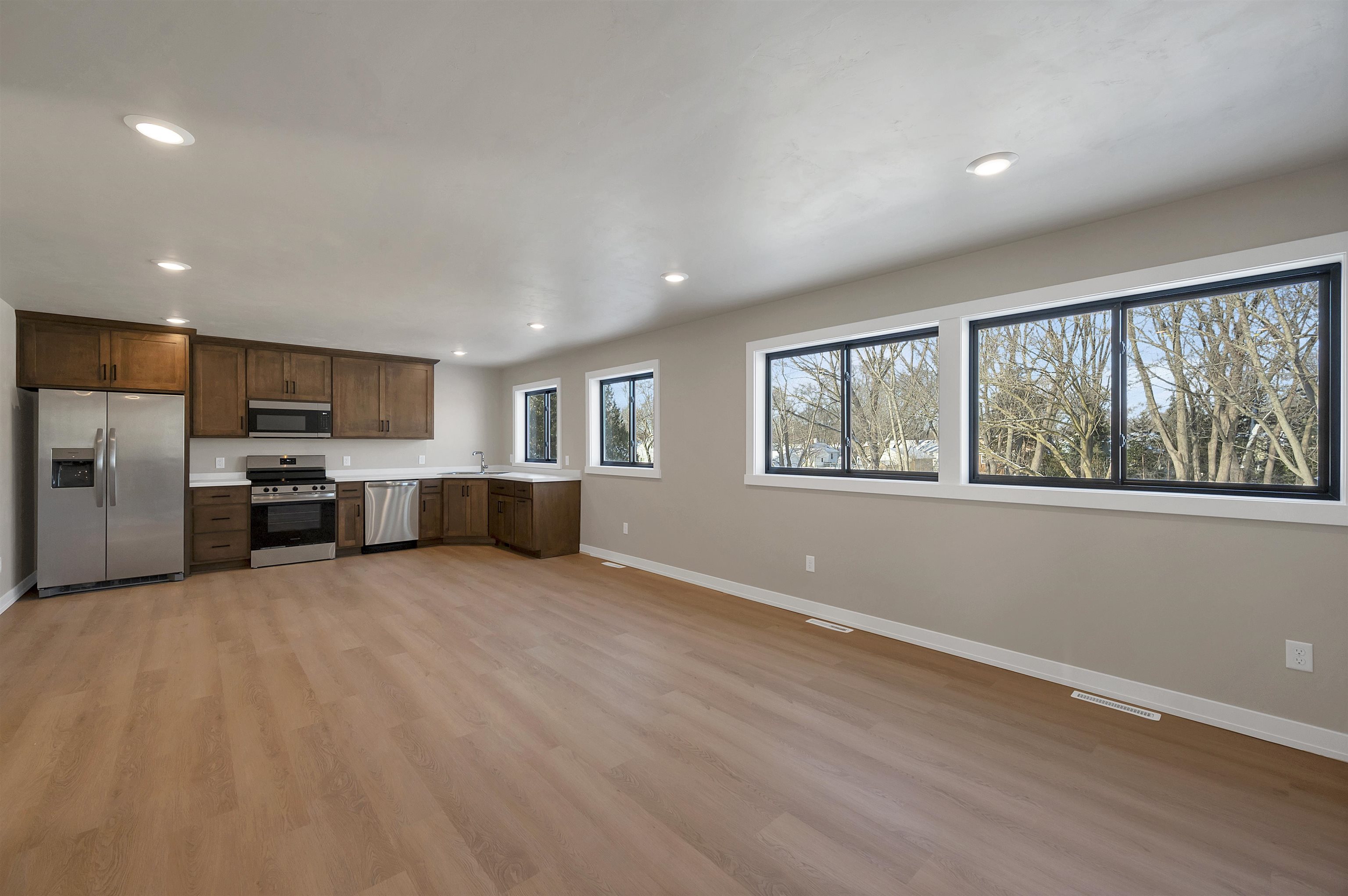 1230 Goodell Street Green Bay, WI 54301 - Photo 3 of 36