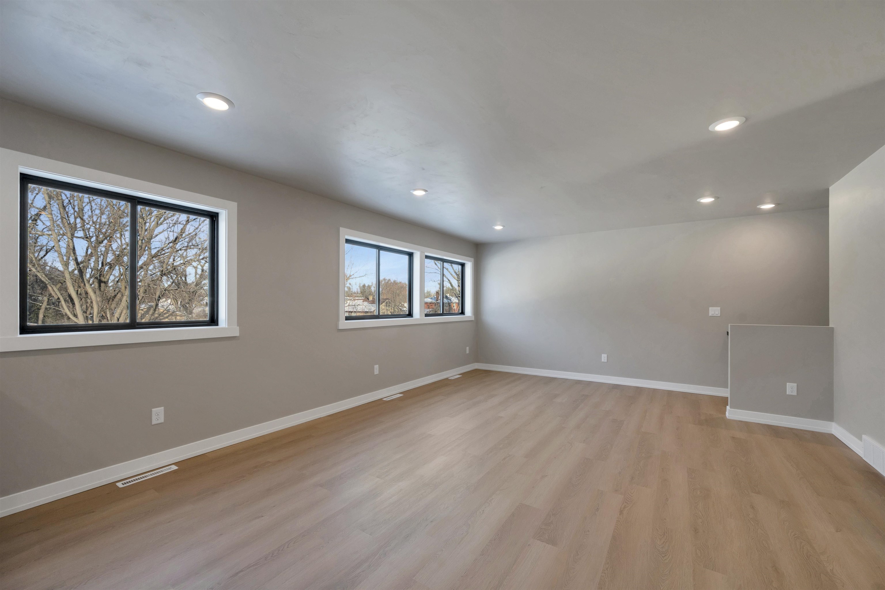 1230 Goodell Street Green Bay, WI 54301 - Photo 5 of 36