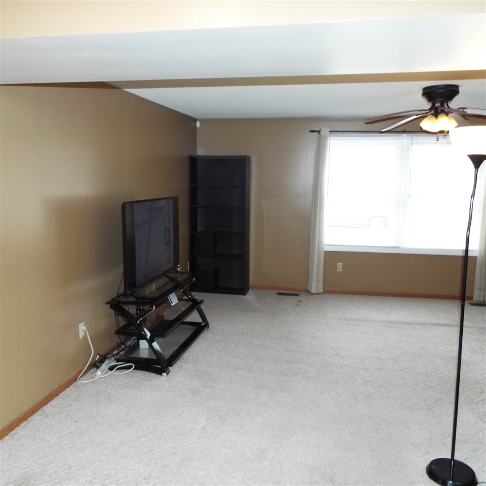 9602 Mariners Ridge Drive Fort Wayne, IN 46819 - Photo 4 of 36