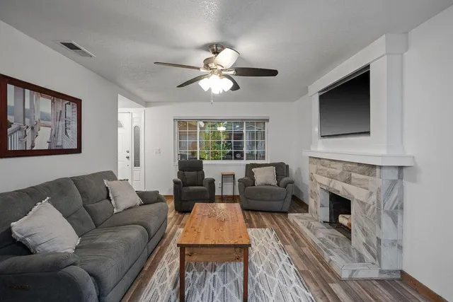 $449,000 | 5112 Rabeneck Way, Fair Oaks, CA 95628