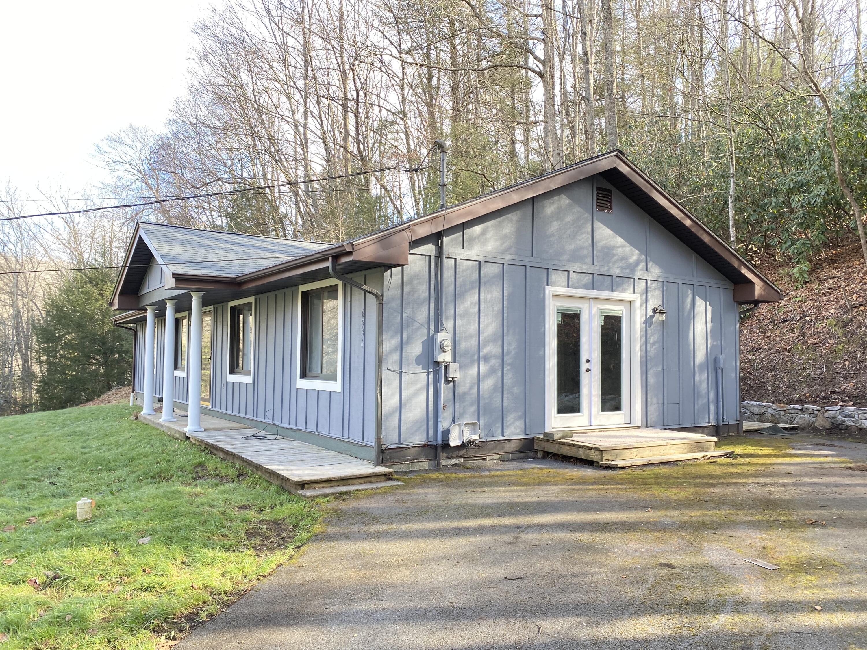 6536 Powell River Road Norton, VA 24273 - Photo 4 of 35 456B5D00-B469-432B-A36E-86262B71E1CF