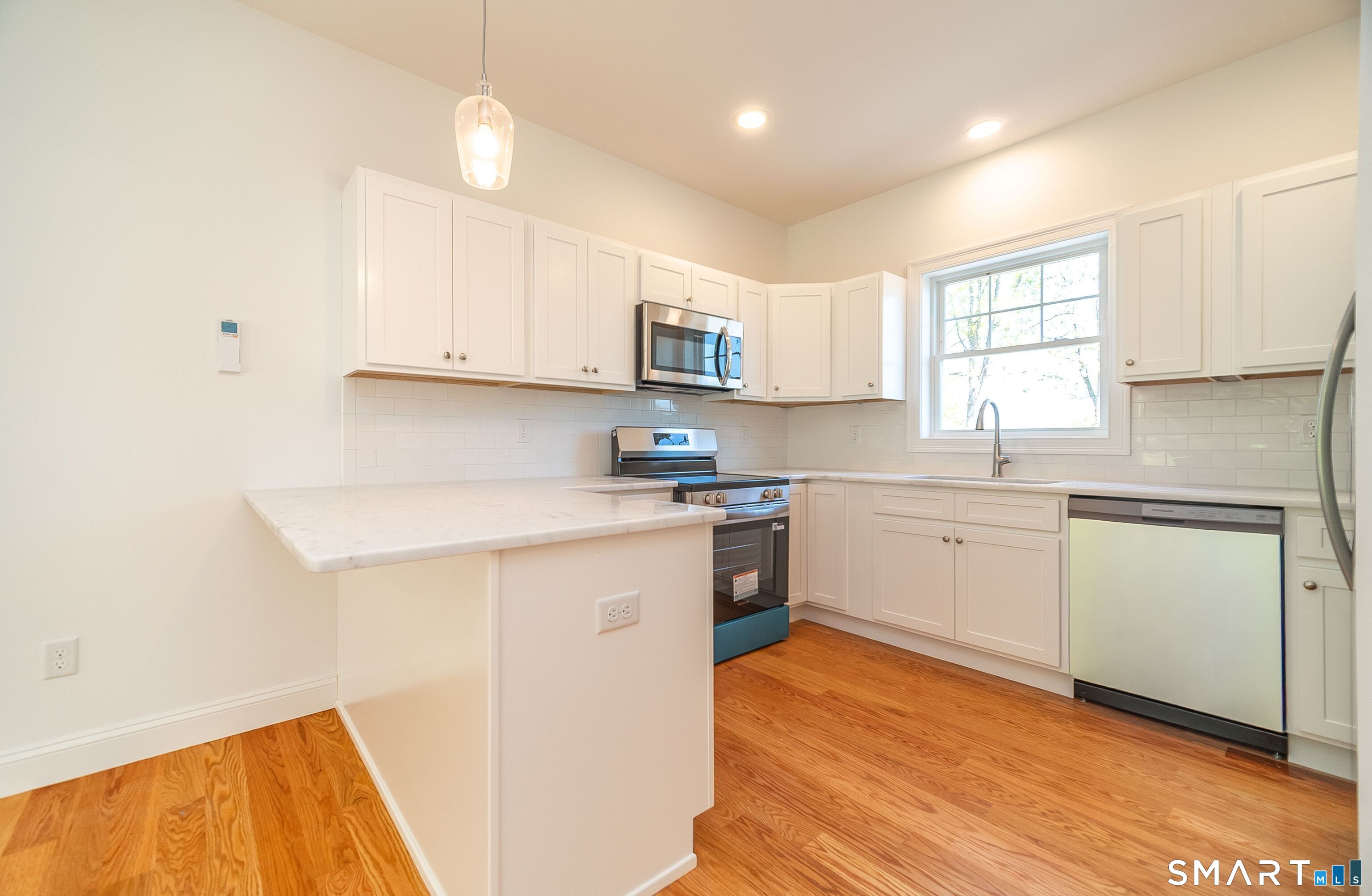 1154 Poquonnock Road, Unit 7 Groton, CT 06340 - Photo 5 of 22