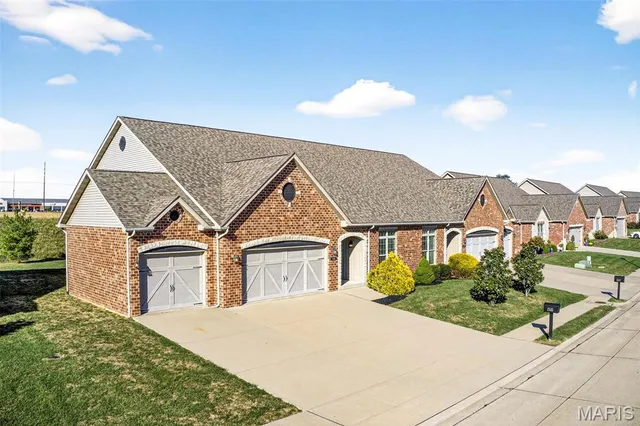 $399,900 | 1515 New Brunswick Drive, Waterloo, IL 62298