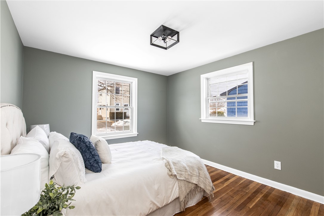 70 Manistee Street Pawtucket, RI 02861 - Photo 11 of 47