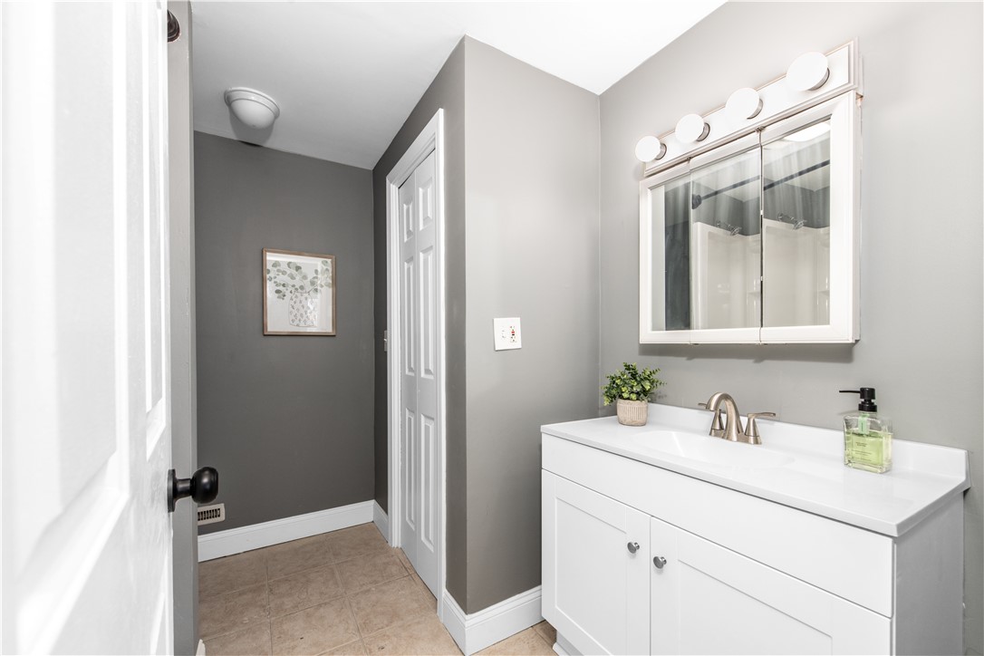 70 Manistee Street Pawtucket, RI 02861 - Photo 18 of 47