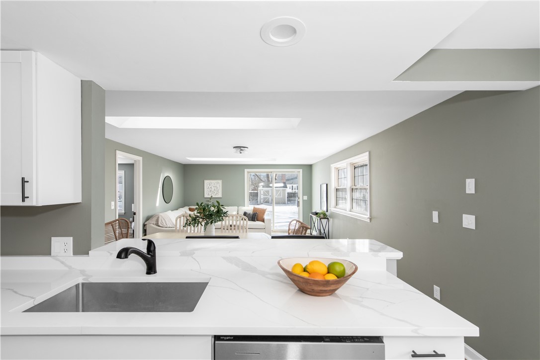 70 Manistee Street Pawtucket, RI 02861 - Photo 2 of 47