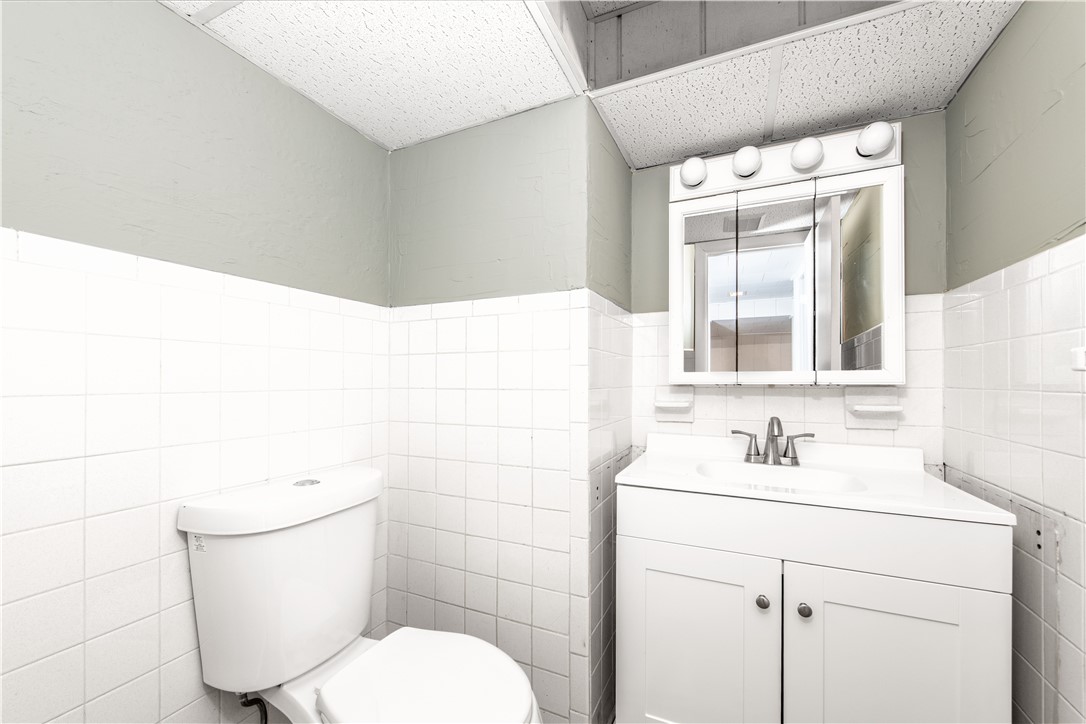 70 Manistee Street Pawtucket, RI 02861 - Photo 36 of 47