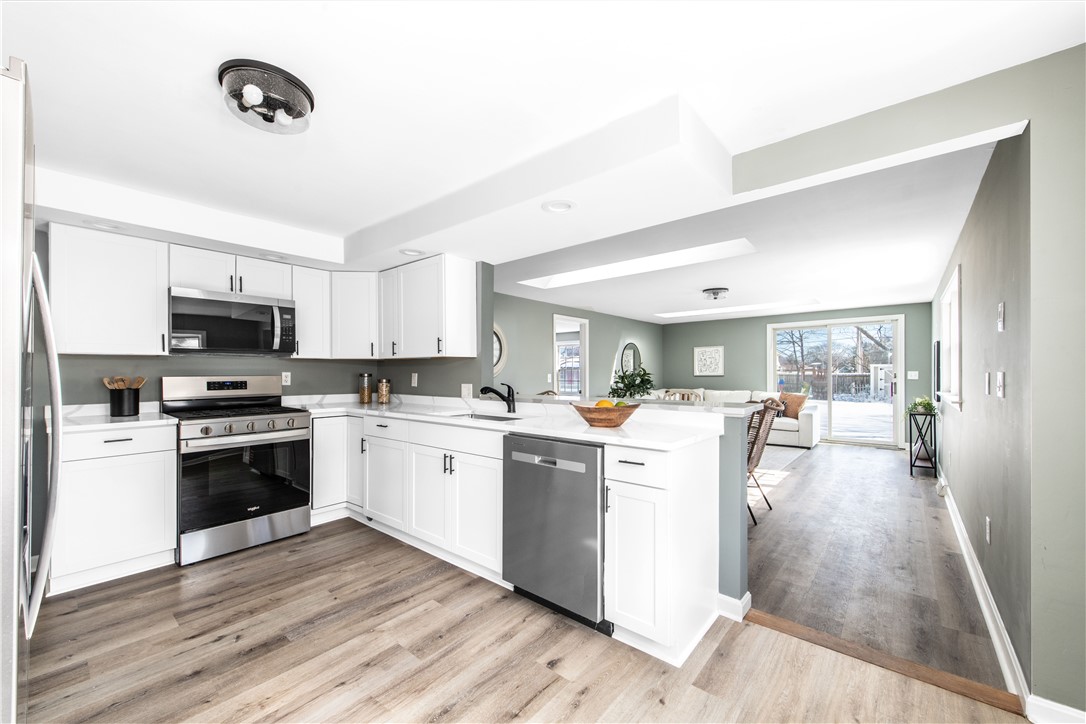 70 Manistee Street Pawtucket, RI 02861 - Photo 4 of 47