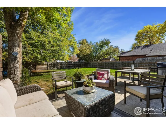 a view of an outdoor sitting area with furniture