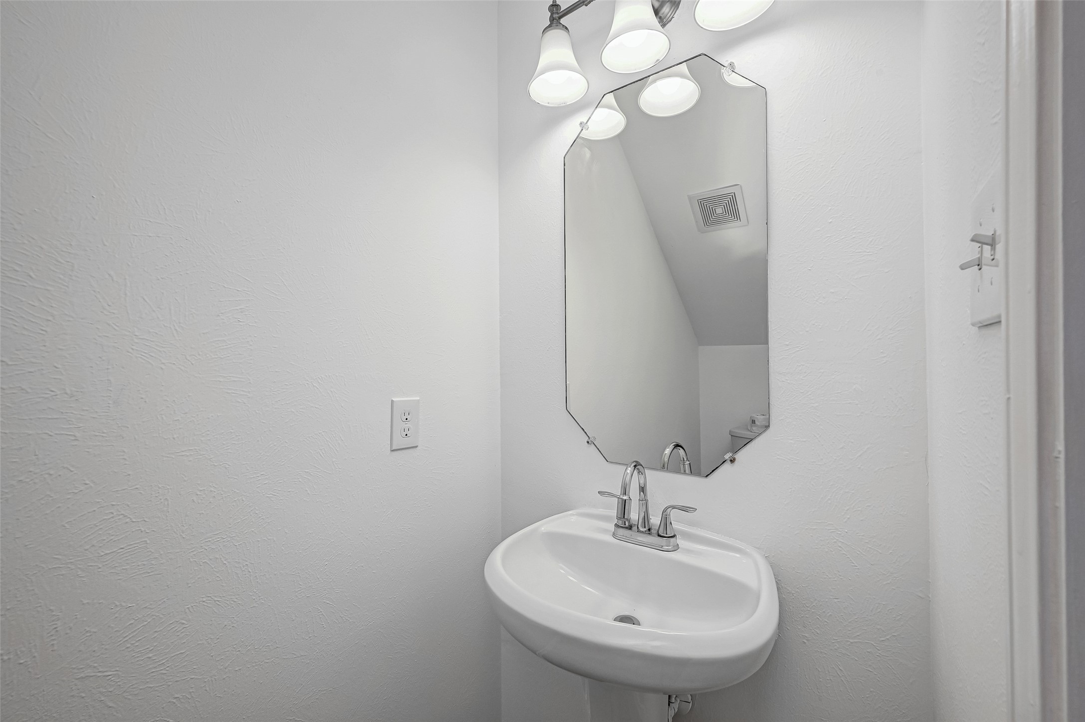 6906 Anson Point Lane Houston, TX 77040 - Photo 14 of 31 a bathroom with a sink and a mirror