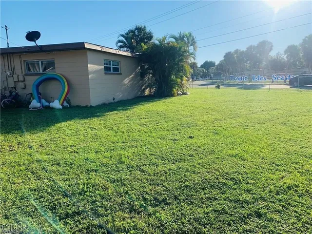 a house view with a outdoor space
