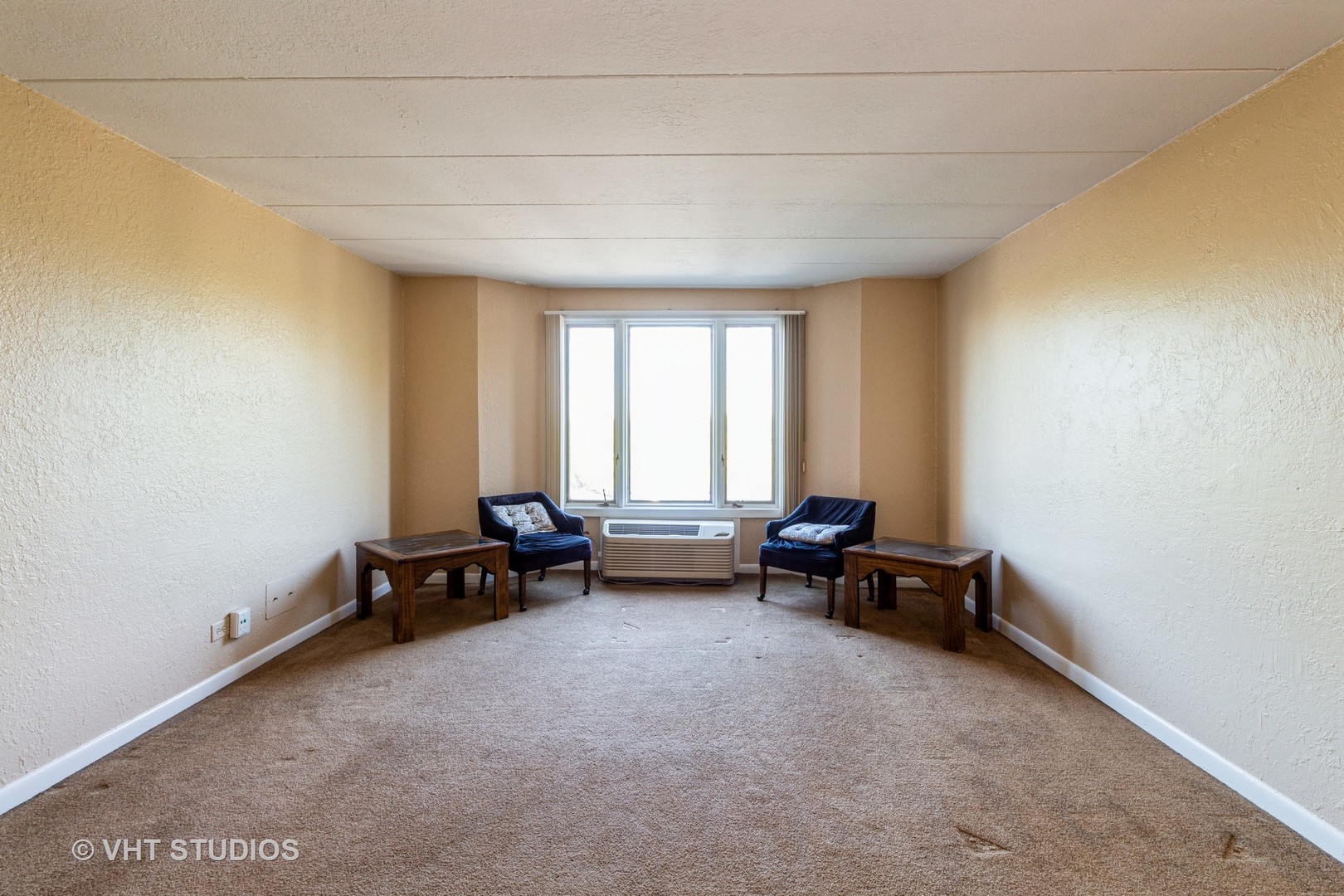 1 Renaissance Place, Unit 316 Palatine, IL 60067 - Photo 5 of 11 a living room with furniture and a window