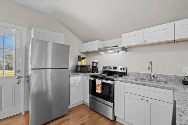 $2,200 | 49 Reservoir Road, Middletown, RI 02842