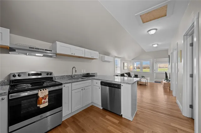 $2,200 | 49 Reservoir Road, Middletown, RI 02842