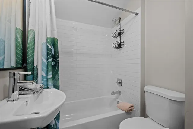 $2,200 | 49 Reservoir Road, Middletown, RI 02842