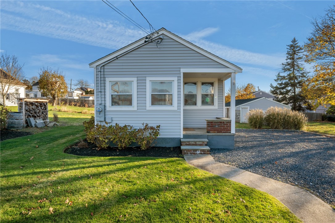 49 Reservoir Road Middletown, RI 02842 - Photo 2 of 29