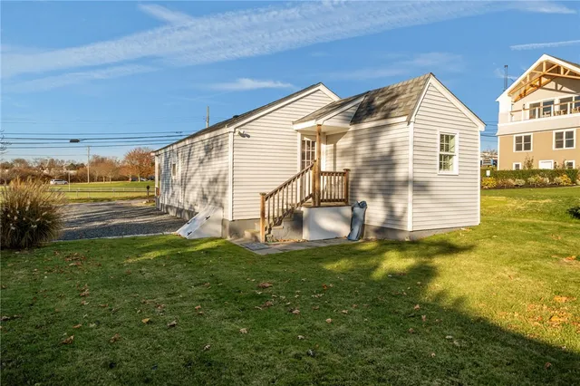 $2,200 | 49 Reservoir Road, Middletown, RI 02842