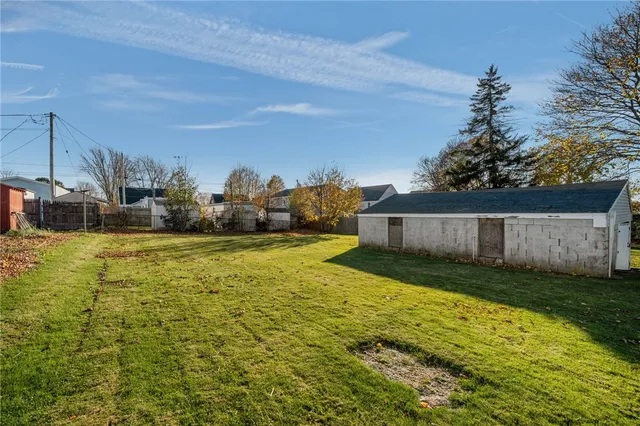 $2,200 | 49 Reservoir Road, Middletown, RI 02842