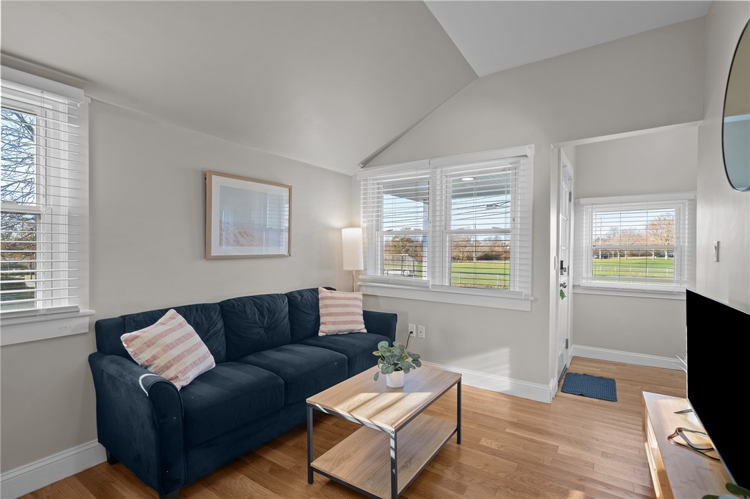 49 Reservoir Road Middletown, RI 02842 - Photo 4 of 29