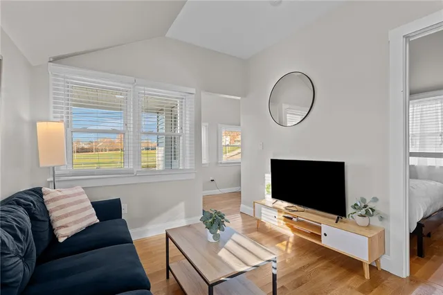 $2,200 | 49 Reservoir Road, Middletown, RI 02842