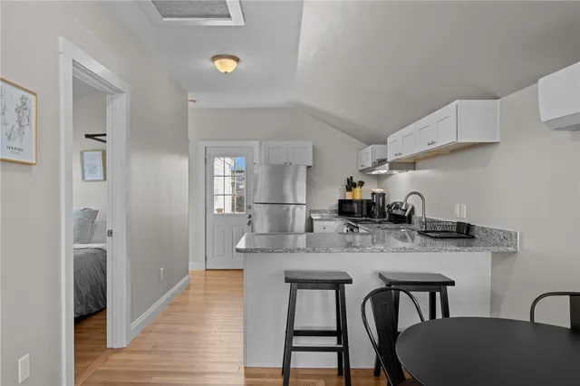 $2,200 | 49 Reservoir Road, Middletown, RI 02842