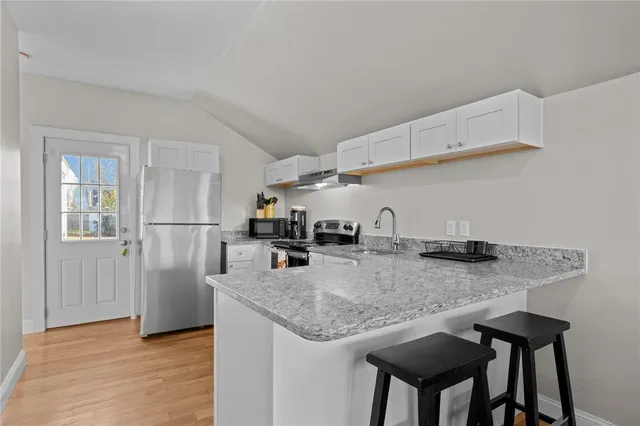 $2,200 | 49 Reservoir Road, Middletown, RI 02842