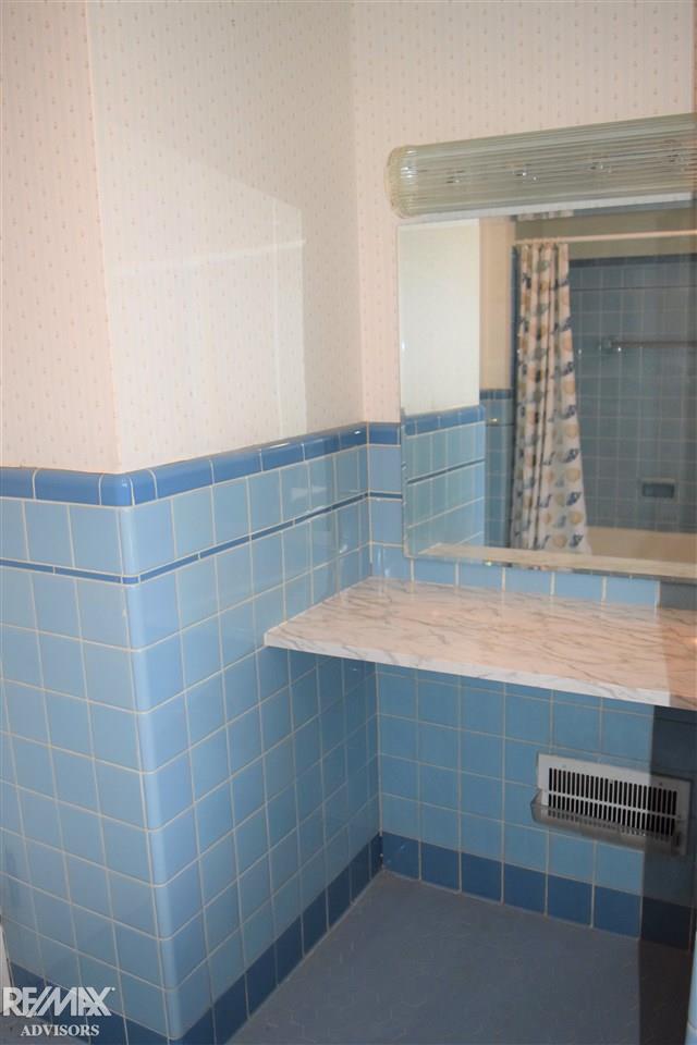 1541 Hawthorne Road Grosse Pointe, MI 48236 - Photo 27 of 48 31366675-26.JPG