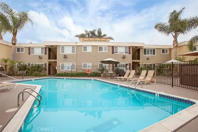 $485,000 | 6750 Beadnell Way, Unit 3, San Diego, CA 92117