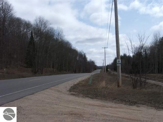 1669 West River Road Traverse City, MI 49696 - Photo 3 of 13 1702457-2.JPG