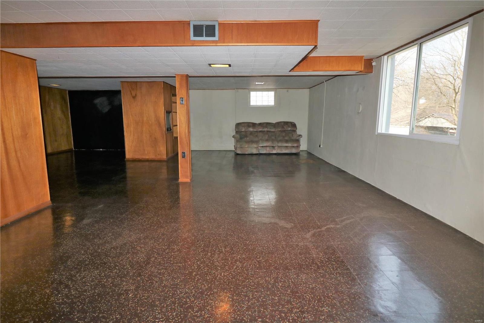 7215 Weber Road St. Louis, MO 63123 - Photo 8 of 9 Gallery Image 8