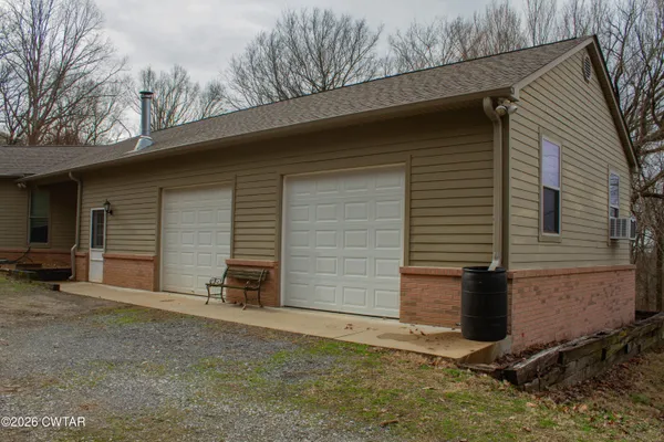 a view of a house with backyard