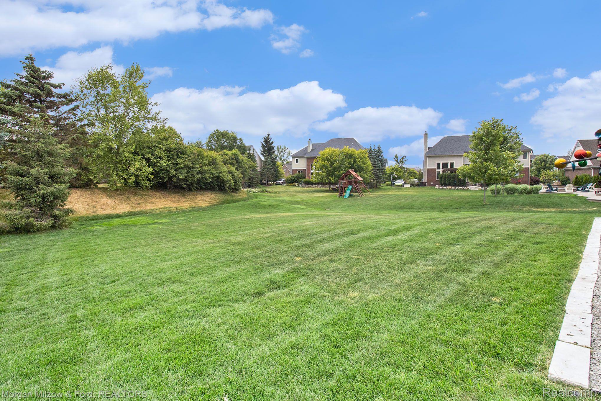 4557 Oakhurst Ridge Road Clarkston, MI 48348 - Photo 27 of 42 Loads of lush yard space