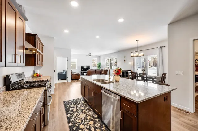 $699,900 | 1182 O'Keeffe Avenue, Sun Prairie, WI 53590