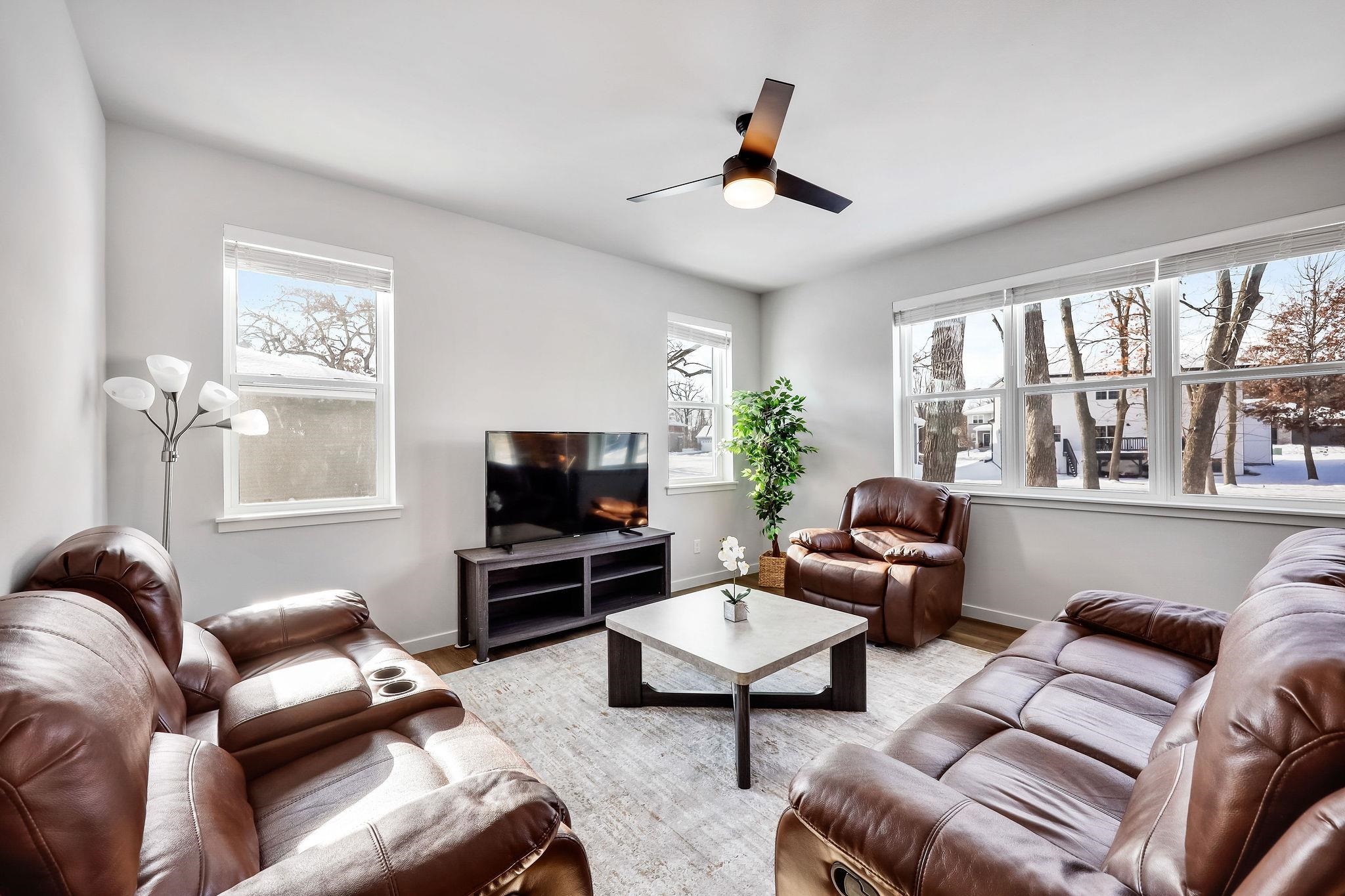 1182 O'Keeffe Avenue Sun Prairie, WI 53590 - Photo 4 of 60